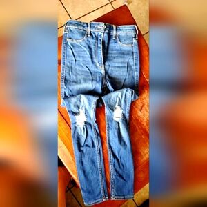 Womans Hollister Ultra Skinny size 3s